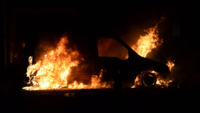 UPDATE Incendiu la Kaufland Constanţa: arde un autoturism din parcare