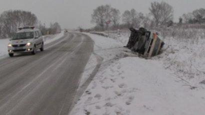 Val de accidente rutiere pe gheaţă