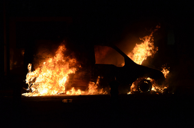 UPDATE Incendiu la Kaufland Constanţa: arde un autoturism din parcare