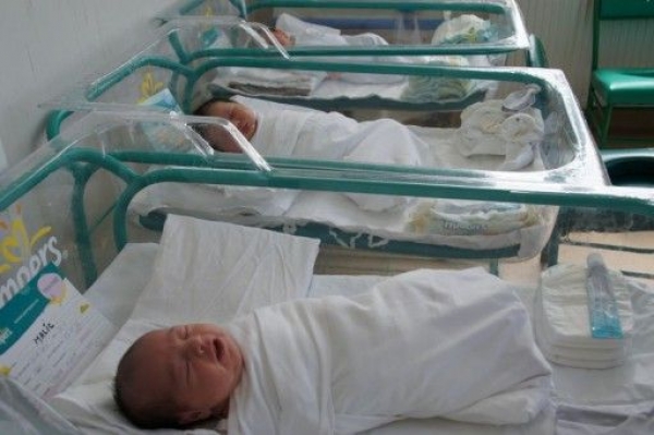 Nou născuţii vor beneficia de teste pentru bolile tiroidiene