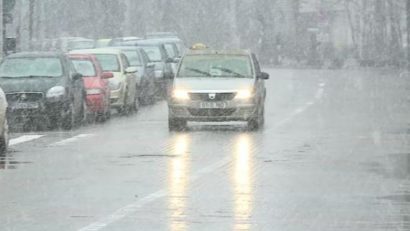 POLEI şi ploi pe arii extinse. Vreme închisă, la noapte, în Dobrogea
