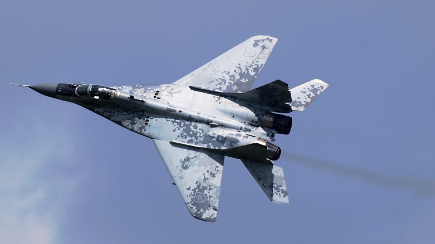 (VIDEO) Rusia continuă provocările: un Mig aproape s-a ciocnit cu un F16 norvegian