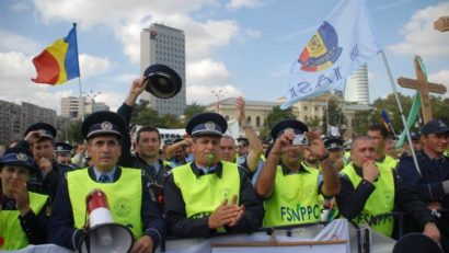 Polițiștii încep seria acțiunilor de protest. Pichetări și un marș