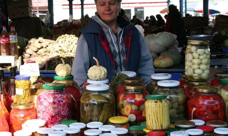 De sărbători în pieţele constănţene: program şi preţuri
