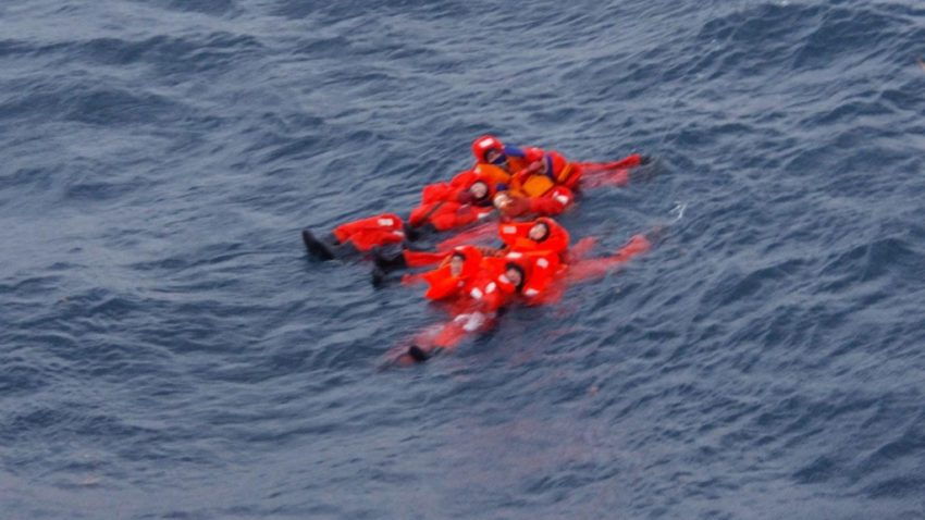 (VIDEO) Trei marinari morţi în urma unui NAUFRAGIU în Marea Japoniei