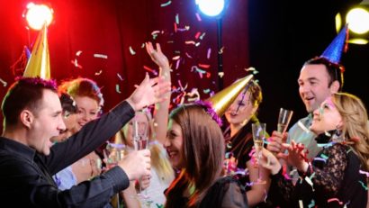 Lipsa banilor ne scurtează vacanţa de Revelion