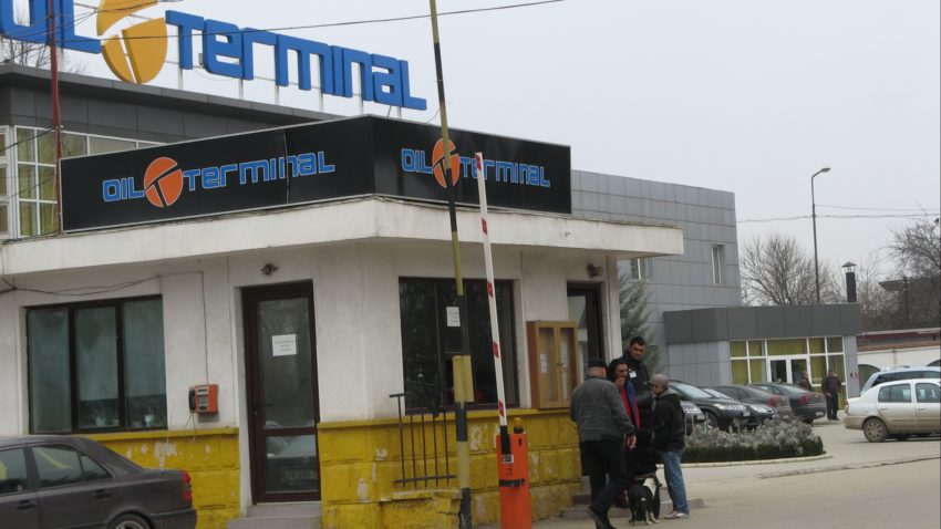 Oil Terminal ar urma să concedieze o treime din salariaţi