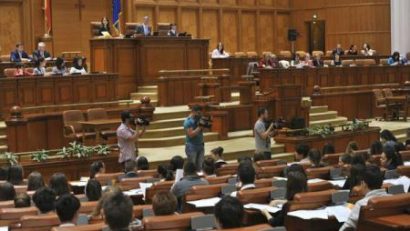 Bugetul, votat în Parlament duminică, înaintea depunerii jurământului de către Klaus Iohannis
