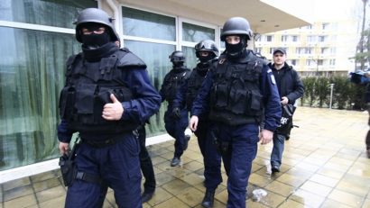 Percheziţii DIICOT. Delapidare la SIF Banat-Crişana şi Muntenia
