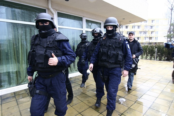 Percheziţii DIICOT. Delapidare la SIF Banat-Crişana şi Muntenia