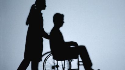Cadouri pentru persoanele cu handicap din Asociaţia Carmen Sylva