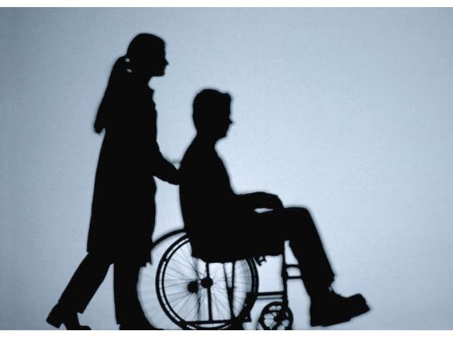 Cadouri pentru persoanele cu handicap din Asociaţia Carmen Sylva