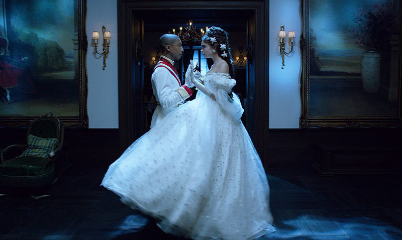 VIDEO: Clip pentru Chanel realizat de Karl Lagerfeld, în care cântă Pharrell Williams și Cara Delevingne
