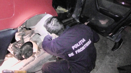 Contrabandă cu materiale pirotehnice oprită la Ostrov