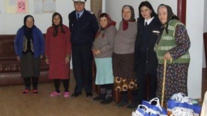 Poliţiştii constănţeni – acţiuni caritabile la Căminul de Bătrâni Poarta Albă