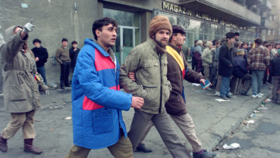 În pragul aniversării a 25 de ani de la Revoluţie, Guvernul amână plata unor revoluţionari