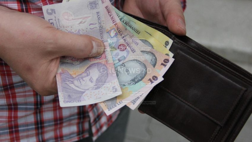 Guvernul a avizat CREŞTEREA salariului minim brut pe ţară. Cine sunt beneficiarii