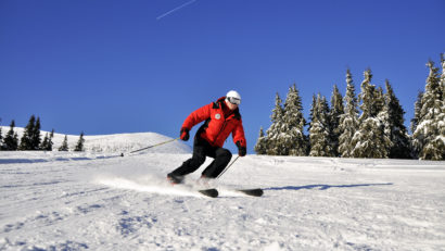 Turiștii vor putea schia în weekend în toate stațiunile de pe Valea Prahovei