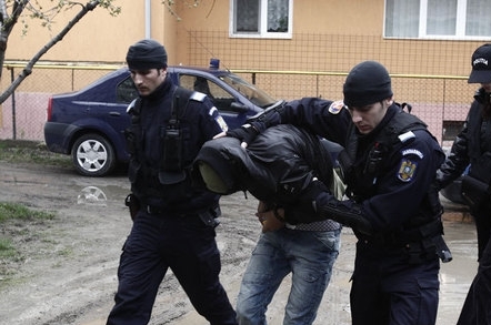 Tânăr din Năvodari, ARESTAT după ce a tâlhărit o fetiţă, chiar în ziua de Crăciun