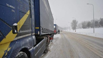 Tulcea: Trafic blocat din cauza unui tir