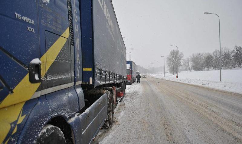 Tulcea: Trafic blocat din cauza unui tir