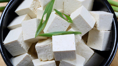 Ţineţi post şi vreţi să consumaţi brânză? Alegeţi tofu – brânza din soia