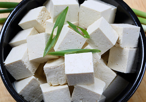 Ţineţi post şi vreţi să consumaţi brânză? Alegeţi tofu – brânza din soia