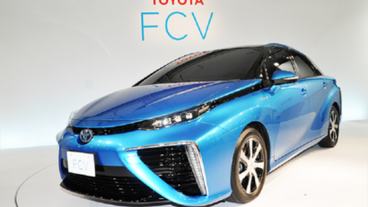 Toyota lansează primul vehicul de serie alimentat cu hidrogen
