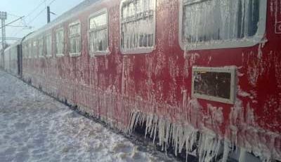 Viscolul provoacă haos şi pe calea ferată
