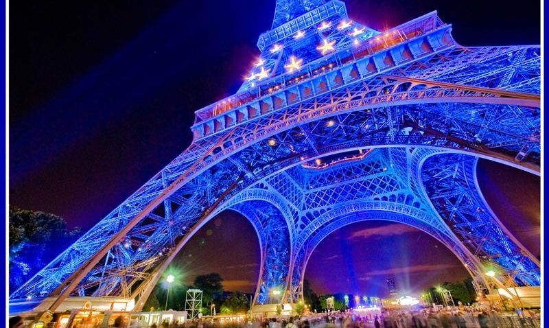 Turnul Eiffel din Paris va folosi doar energie regenerabilă