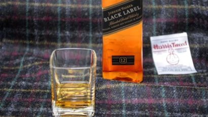 Succes la întâlnirea cu poliţiştii de la Rutieră: au apărut hainele cu parfum de whisky!