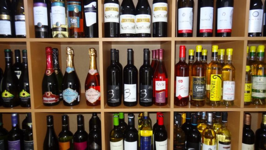 De sărbători, românii preferă vinurile mai scumpe