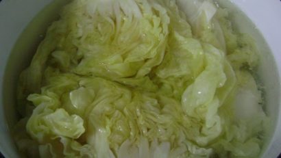 După caltaboşi şi sarmale stropite cu vin urmează detoxifierea cu varză acră