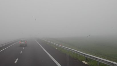 ATENŢIE pe autostradă! Vizibilitate sub 50 de metri, din cauza ceţii