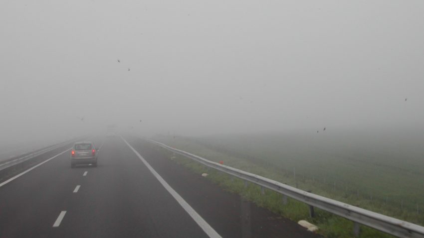 ATENŢIE pe autostradă! Vizibilitate sub 50 de metri, din cauza ceţii
