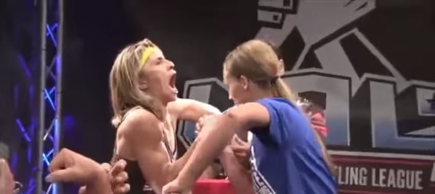 (VIDEO) Când sexul slab e tare. Şi gălăgios