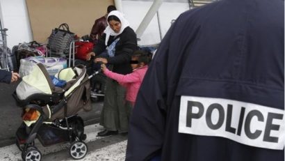 Un primar din Franţa refuză înmormântarea unui bebeluş rom