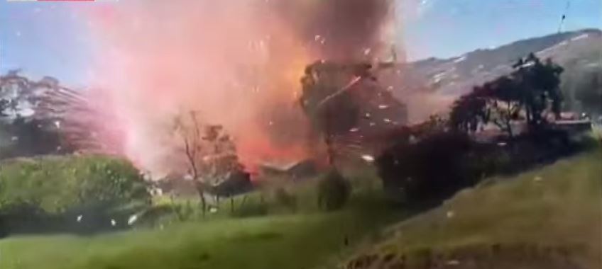 (VIDEO) O fabrică de artificii EXPLODEAZĂ