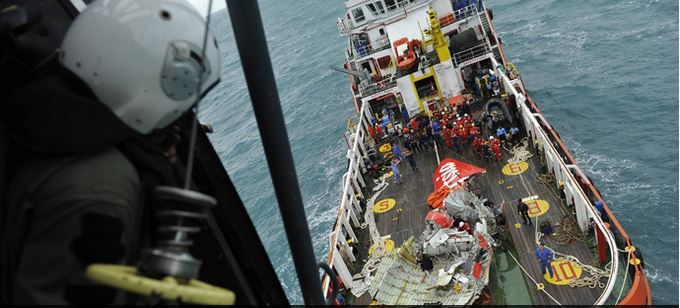 Air Asia: Scafandrii au găsit cutiile negre
