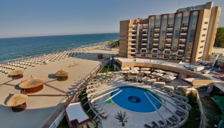 Patronii din turism de pe litoral, nemulţumiţi de nivelul impozitului pe clădiri