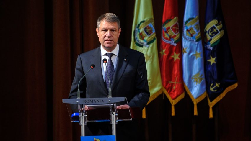 Klaus Iohannis, PREZENT. Aplicații la baza militară de la Cincu