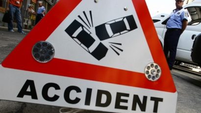 Accident de circulaţie la Gura Dobrogei. Două persoane, rănite