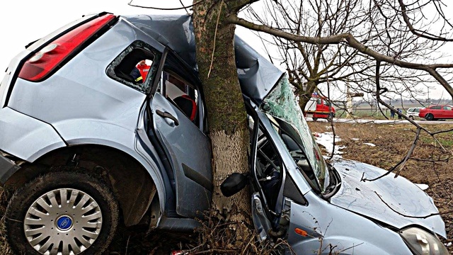 (Update+galerie foto) TRAGEDIE. Şoferiţă de 29 de ani, decedată lângă Ciocârlia, pe DN3