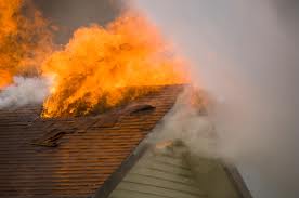 CASĂ în flăcări. INCENDIU la Rasova