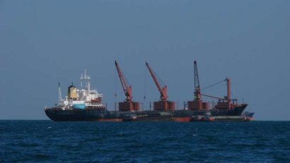 Doi marinari români, aduși la țărm după cinci luni petrecute pe un cargo blocat în largul țărmului brazilian