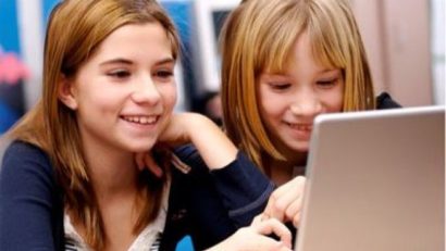 STUDIU: Reţelele de socializare schimbă viziunea tinerilor asupra prieteniei
