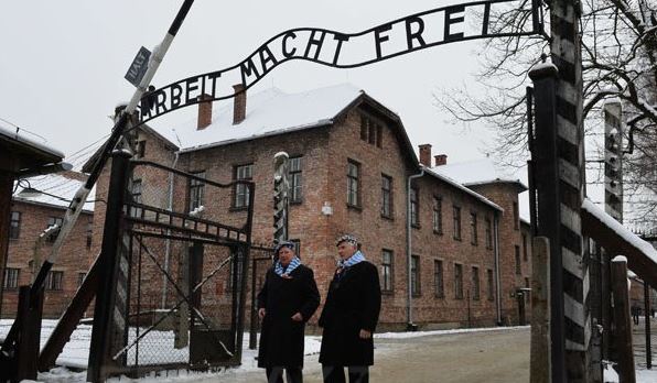 Liderul unei asociaţii evreieşti, reţinut când încerca să iasă din Muzeul Auschwitz