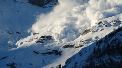 ATENŢIE, dacă vă aflaţi la munte. Risc de AVALANŞE în Munţii Făgăraş şi Bucegi