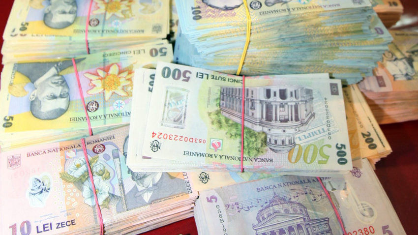 Un angajat al unei bănci este cercetat după ce a furat 560.000 de lei din contul unui client