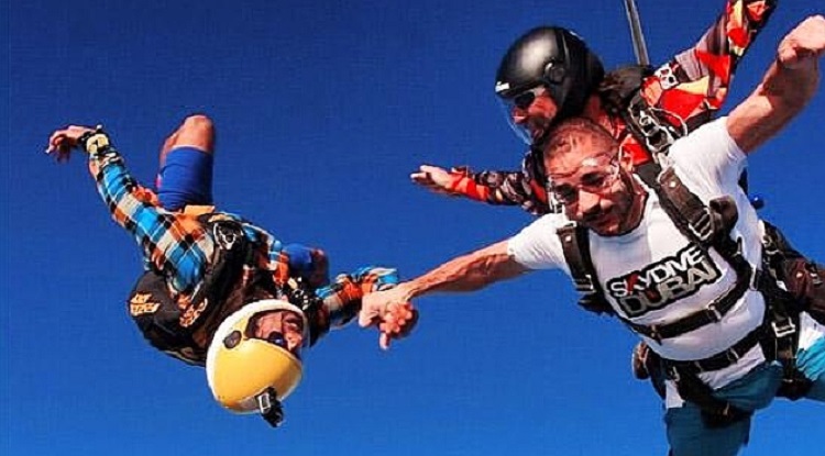 Benzema, amendat de Real Madrid pentru … skydiving!
